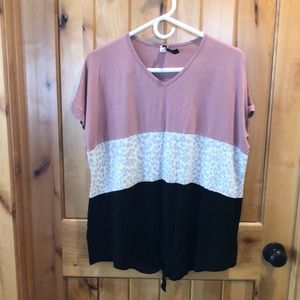 Women’s Sz L Mauve/Black/White Leopard Print Tie Front Top